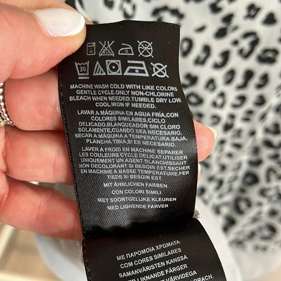 GUESS 100% Cotton Off The Shoulder Top, Size M - Picture 10 of 10